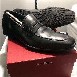 Salvatore Ferragamo Lancillott Loafers, size 9